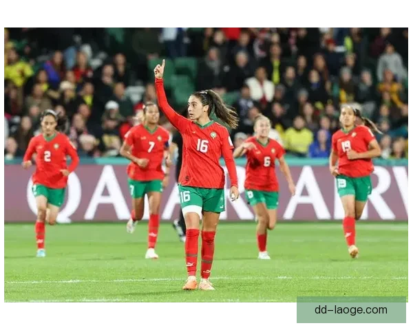 图恩女足世界杯半决赛精彩远射打破僵局助球队抢占先机
